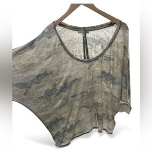 Express Gray Camouflage Short Sleeve Top Size Large women’s lightweight